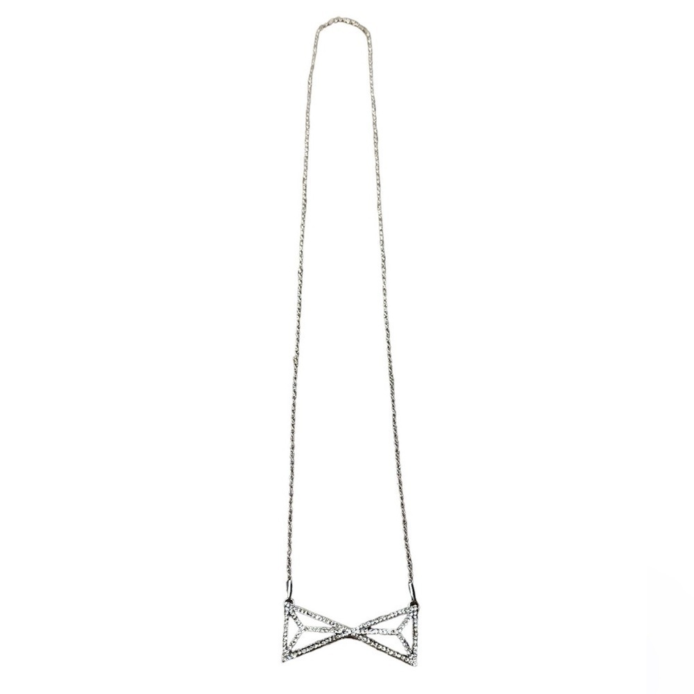 Bow Shaped Long Chain Neckalace NWOT
